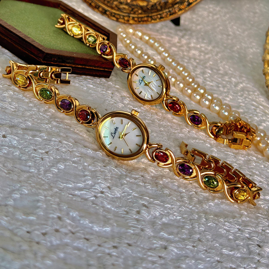 Montre Femme Luxe — Nacre & Pierres Colorées