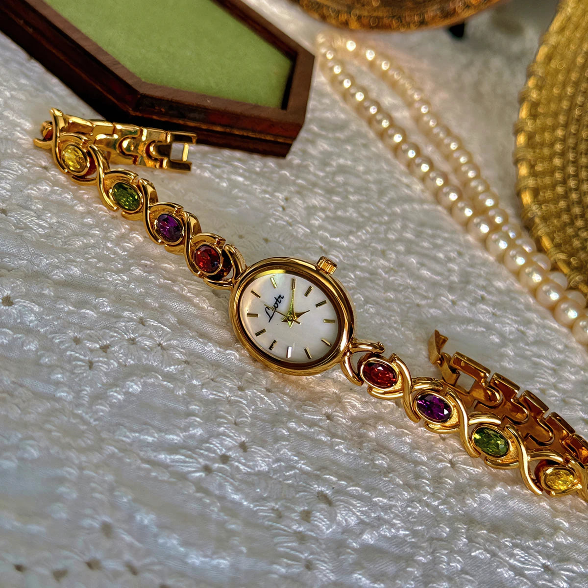 Montre Femme Luxe — Nacre & Pierres Colorées